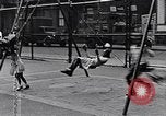 Standbild 1930er Jahre afroamerikanische Kinder Harlem New York City USA, 1939, aus Sekunde 62 historischem Filmmaterial Videoclip 65675035581