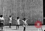 Standbild Lehre Kinder im Harlem Tag Camp Harlem New York City USA, 1939, aus Sekunde 1 historischem Filmmaterial Videoclip 65675035582