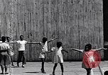 Standbild Lehre Kinder im Harlem Tag Camp Harlem New York City USA, 1939, aus Sekunde 4 historischem Filmmaterial Videoclip 65675035582