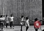 Standbild Lehre Kinder im Harlem Tag Camp Harlem New York City USA, 1939, aus Sekunde 5 historischem Filmmaterial Videoclip 65675035582