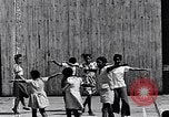 Standbild Lehre Kinder im Harlem Tag Camp Harlem New York City USA, 1939, aus Sekunde 9 historischem Filmmaterial Videoclip 65675035582