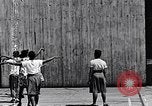 Standbild Lehre Kinder im Harlem Tag Camp Harlem New York City USA, 1939, aus Sekunde 18 historischem Filmmaterial Videoclip 65675035582