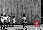 Standbild Lehre Kinder im Harlem Tag Camp Harlem New York City USA, 1939, aus Sekunde 20 historischem Filmmaterial Videoclip 65675035582