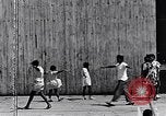 Standbild Lehre Kinder im Harlem Tag Camp Harlem New York City USA, 1939, aus Sekunde 25 historischem Filmmaterial Videoclip 65675035582
