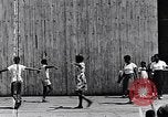 Standbild Lehre Kinder im Harlem Tag Camp Harlem New York City USA, 1939, aus Sekunde 30 historischem Filmmaterial Videoclip 65675035582