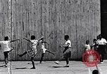 Standbild Lehre Kinder im Harlem Tag Camp Harlem New York City USA, 1939, aus Sekunde 31 historischem Filmmaterial Videoclip 65675035582