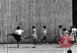 Standbild Lehre Kinder im Harlem Tag Camp Harlem New York City USA, 1939, aus Sekunde 39 historischem Filmmaterial Videoclip 65675035582