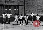 Standbild Lehre Kinder im Harlem Tag Camp Harlem New York City USA, 1939, aus Sekunde 49 historischem Filmmaterial Videoclip 65675035582