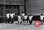 Standbild Lehre Kinder im Harlem Tag Camp Harlem New York City USA, 1939, aus Sekunde 52 historischem Filmmaterial Videoclip 65675035582