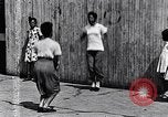Standbild Lehre Kinder im Harlem Tag Camp Harlem New York City USA, 1939, aus Sekunde 61 historischem Filmmaterial Videoclip 65675035582
