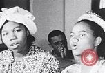 Standbild Afrikanische amerikanische Kirche Service 1940 s United States USA, 1949, aus Sekunde 22 historischem Filmmaterial Videoclip 65675035586