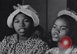 Standbild Afrikanische amerikanische Kirche Service 1940 s United States USA, 1949, aus Sekunde 25 historischem Filmmaterial Videoclip 65675035586