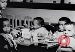 Standbild Kinder im Waisenhaus United States USA, 1949, aus Sekunde 17 historischem Filmmaterial Videoclip 65675035588
