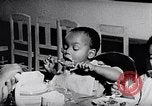 Standbild Kinder im Waisenhaus United States USA, 1949, aus Sekunde 21 historischem Filmmaterial Videoclip 65675035588