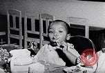 Standbild Kinder im Waisenhaus United States USA, 1949, aus Sekunde 24 historischem Filmmaterial Videoclip 65675035588