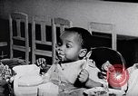 Standbild Kinder im Waisenhaus United States USA, 1949, aus Sekunde 28 historischem Filmmaterial Videoclip 65675035588