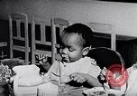 Standbild Kinder im Waisenhaus United States USA, 1949, aus Sekunde 30 historischem Filmmaterial Videoclip 65675035588