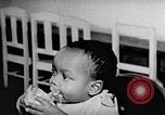 Standbild Kinder im Waisenhaus United States USA, 1949, aus Sekunde 31 historischem Filmmaterial Videoclip 65675035588