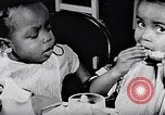 Standbild Kinder im Waisenhaus United States USA, 1949, aus Sekunde 37 historischem Filmmaterial Videoclip 65675035588