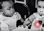 Standbild Kinder im Waisenhaus United States USA, 1949, aus Sekunde 38 historischem Filmmaterial Videoclip 65675035588