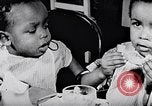 Standbild Kinder im Waisenhaus United States USA, 1949, aus Sekunde 39 historischem Filmmaterial Videoclip 65675035588