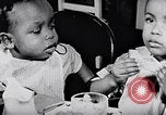 Standbild Kinder im Waisenhaus United States USA, 1949, aus Sekunde 42 historischem Filmmaterial Videoclip 65675035588