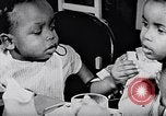 Standbild Kinder im Waisenhaus United States USA, 1949, aus Sekunde 43 historischem Filmmaterial Videoclip 65675035588