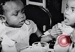 Standbild Kinder im Waisenhaus United States USA, 1949, aus Sekunde 46 historischem Filmmaterial Videoclip 65675035588