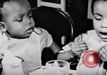 Standbild Kinder im Waisenhaus United States USA, 1949, aus Sekunde 48 historischem Filmmaterial Videoclip 65675035588