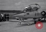 Standbild F-104 Flugzeug Taiwan Kuang Kuan Air Base, 1960, aus Sekunde 25 historischem Filmmaterial Videoclip 65675035613