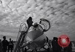 Image F-104 avion Taiwan Kuang Kuan base aérienne, 1960, de la seconde 10 séquences d'archives historiques vidéo 65675035618