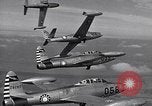 Immagine di Thunder Tigers cinese team acrobat Taiwan, 1958, secondo 7 filmato di repertorio 65675035626