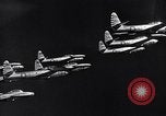 Immagine di Thunder Tigers cinese team acrobat Taiwan, 1958, secondo 15 filmato di repertorio 65675035626