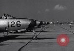 Standbild Thunder Tiger chinesische Acrobat Team Taiwan, 1958, aus Sekunde 30 historischem Filmmaterial Videoclip 65675035628