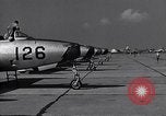 Standbild Thunder Tiger chinesische Acrobat Team Taiwan, 1958, aus Sekunde 32 historischem Filmmaterial Videoclip 65675035628
