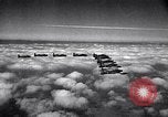 Standbild Thunder Tiger chinesische Acrobat Team Taiwan, 1958, aus Sekunde 56 historischem Filmmaterial Videoclip 65675035629