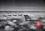 Standbild Thunder Tiger chinesische Acrobat Team Taiwan, 1958, aus Sekunde 61 historischem Filmmaterial Videoclip 65675035629