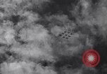 Standbild Thunder Tiger chinesische Acrobat Team Taiwan, 1958, aus Sekunde 30 historischem Filmmaterial Videoclip 65675035630