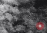 Standbild Thunder Tiger chinesische Acrobat Team Taiwan, 1958, aus Sekunde 32 historischem Filmmaterial Videoclip 65675035630