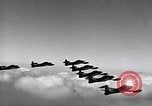 Standbild Thunder Tiger chinesische Acrobat Team Taiwan, 1958, aus Sekunde 11 historischem Filmmaterial Videoclip 65675035631