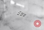 Standbild Thunder Tiger chinesische Acrobat Team Taiwan, 1958, aus Sekunde 52 historischem Filmmaterial Videoclip 65675035631