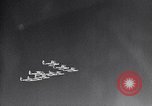 Standbild Thunder Tiger chinesische Acrobat Team Taiwan, 1958, aus Sekunde 57 historischem Filmmaterial Videoclip 65675035631