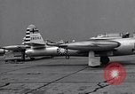 Standbild Thunder Tiger chinesische Acrobat Team Taiwan, 1958, aus Sekunde 33 historischem Filmmaterial Videoclip 65675035632