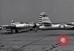 Standbild Thunder Tiger chinesische Acrobat Team Taiwan, 1958, aus Sekunde 34 historischem Filmmaterial Videoclip 65675035632