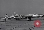 Standbild Thunder Tiger chinesische Acrobat Team Taiwan, 1958, aus Sekunde 43 historischem Filmmaterial Videoclip 65675035632