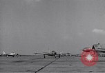 Standbild Thunder Tiger chinesische Acrobat Team Taiwan, 1958, aus Sekunde 59 historischem Filmmaterial Videoclip 65675035632
