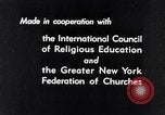 Standbild Kontrast zwischen dem reichen und dem armen New York City der 1930er Jahre New York City USA, 1939, aus Sekunde 47 historischem Filmmaterial Videoclip 65675035672