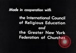 Standbild Kontrast zwischen dem reichen und dem armen New York City der 1930er Jahre New York City USA, 1939, aus Sekunde 49 historischem Filmmaterial Videoclip 65675035672