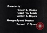 Standbild Kontrast zwischen dem reichen und dem armen New York City der 1930er Jahre New York City USA, 1939, aus Sekunde 59 historischem Filmmaterial Videoclip 65675035672