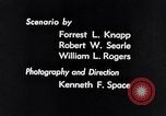 Standbild Kontrast zwischen dem reichen und dem armen New York City der 1930er Jahre New York City USA, 1939, aus Sekunde 61 historischem Filmmaterial Videoclip 65675035672